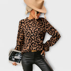 Kayla - Leopardinkuviollinen pusero taitetulla kauluksella
