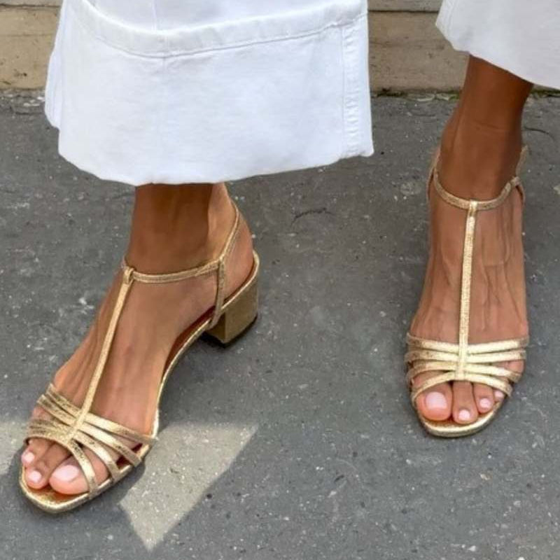 Allegra | Kultaiset Sandaalit Arkipäivän Eleganssia