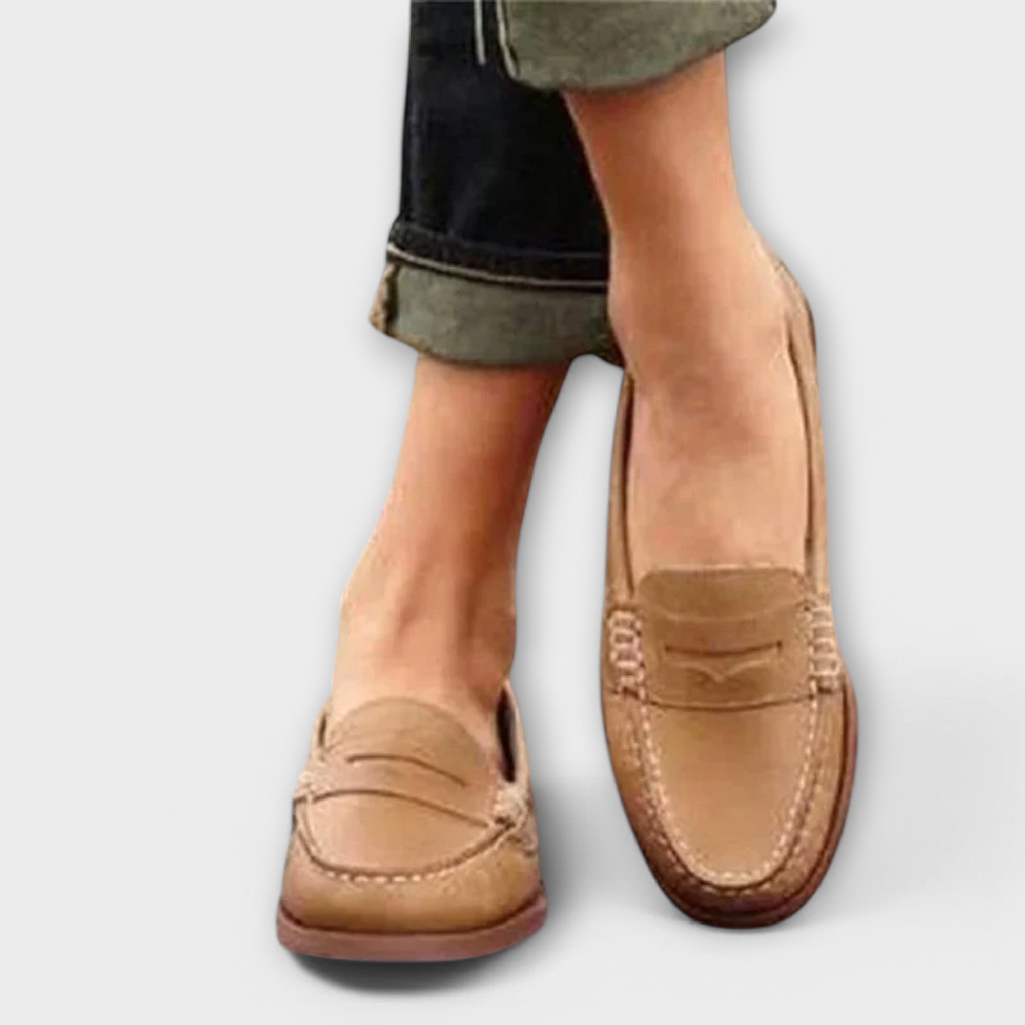 klassiset naisten loaferit